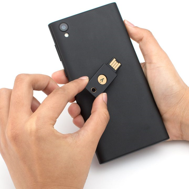 yubico-yubikey-5-nfc-schwarz-2