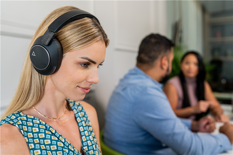 hp-poly-voyager-surround-80-uc-usb-c-headset-usb-c-a-adapter-schwarz-10