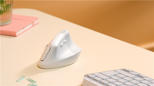 logitech-lift-vertical-ergonomic-maus-weiss-9